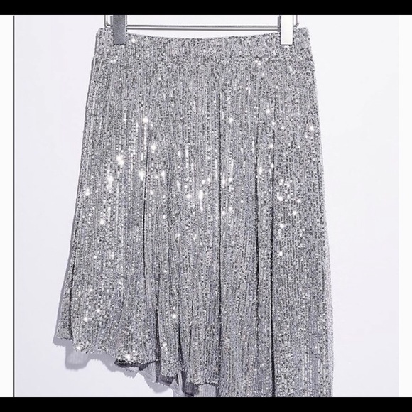 Free People Dresses & Skirts - Free People Last Dance silver sequence skirt 💃